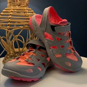 Girls NEW size 4 North Face sneaker-sandals